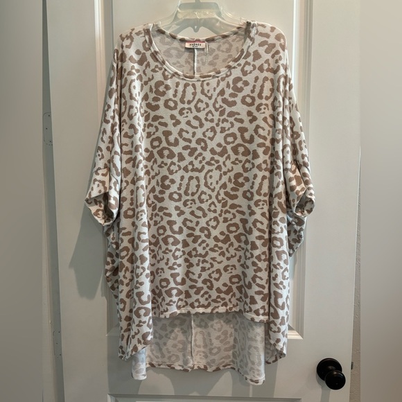 High/Low Oversized Short Sleeve Tunic • Leopard • Plus Size - Picture 1 of 2